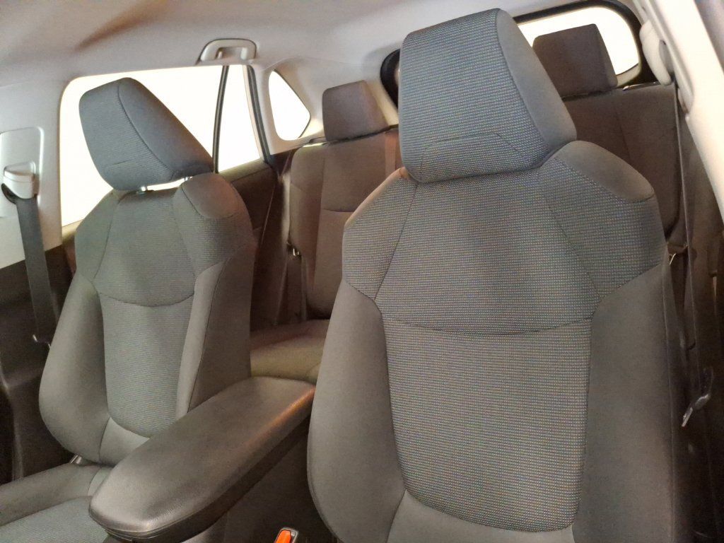 Used 2019 Toyota RAV4 LE w/ All Weather Liner Package AWD/4WD image 17