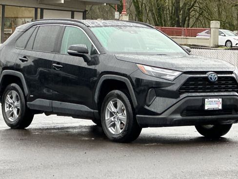 Used 2023 Toyota RAV4 XLE w/ XLE Grade Weather Package image 9