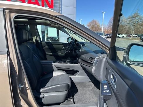 Certified 2024 Nissan Rogue SV w/ SV Premium Package image 15