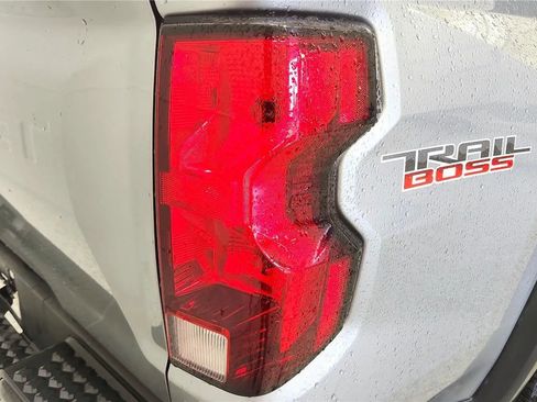 Used 2025 Chevrolet Colorado Trail Boss AWD/4WD image 15