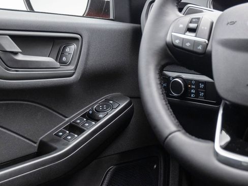 Used 2024 Ford Escape Active image 12