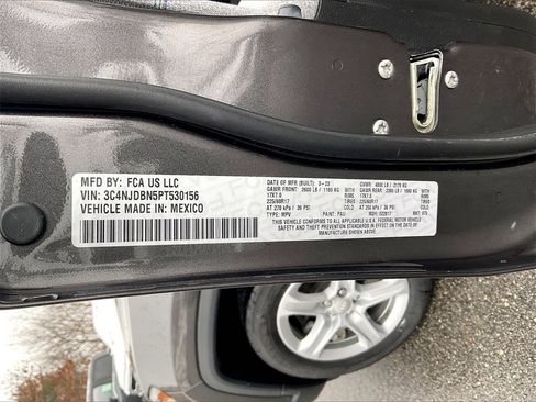 Used 2023 Jeep Compass Latitude image 31