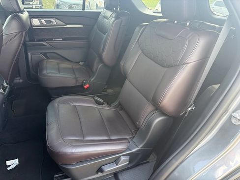 Used 2025 Ford Explorer Platinum w/ LUX Leather Package AWD/4WD image 10