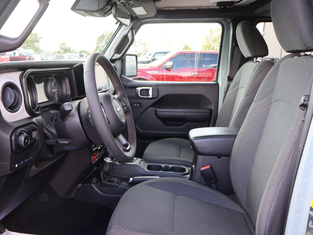 Used 2024 Jeep Wrangler Unlimited AWD/4WD image 21