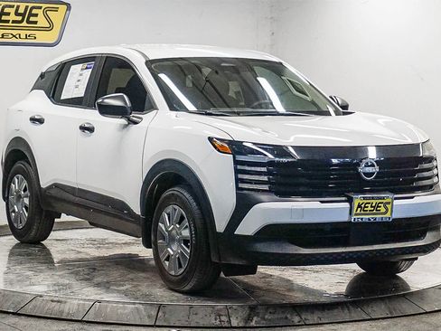 Used 2025 Nissan Kicks S image 5