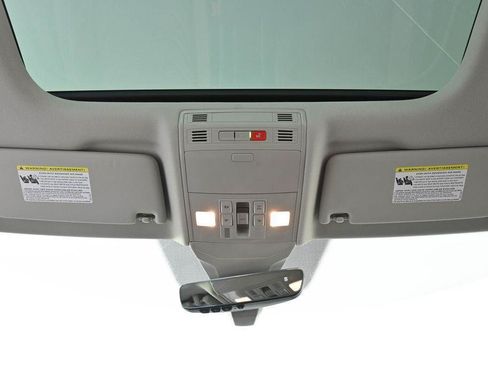 Used 2025 Volkswagen Jetta SEL FWD image 20