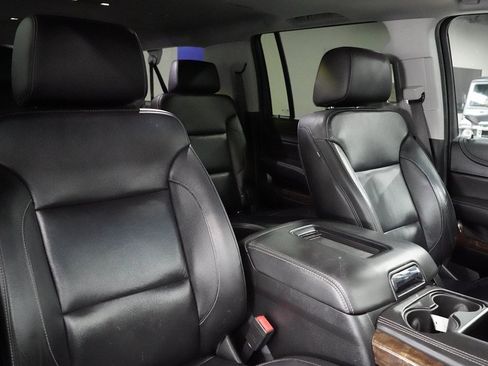 Used 2020 Chevrolet Suburban LT AWD/4WD image 25