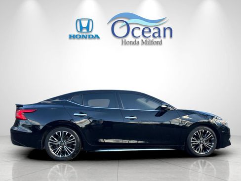 Used 2017 Nissan Maxima Platinum image 2