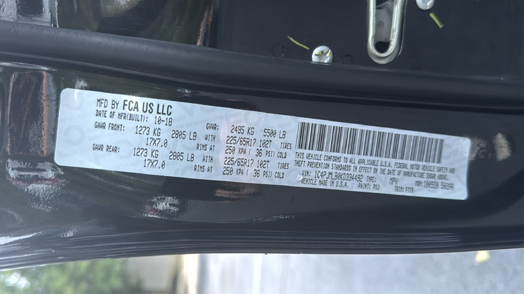 Used 2019 Jeep Cherokee Latitude Plus w/ Cold Weather Group AWD/4WD image 34
