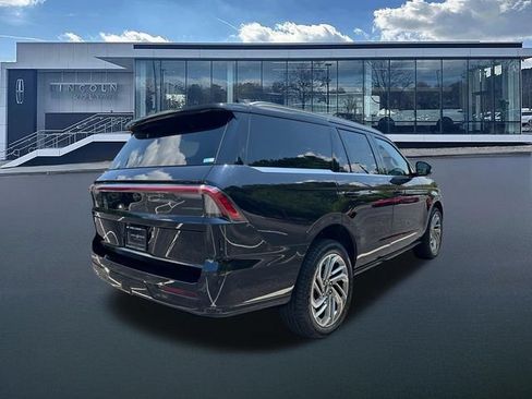 New 2026 Lincoln Navigator Reserve AWD/4WD image 8