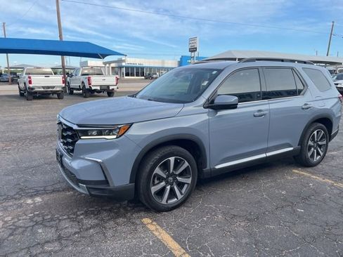 Used 2024 Honda Pilot Touring image 1