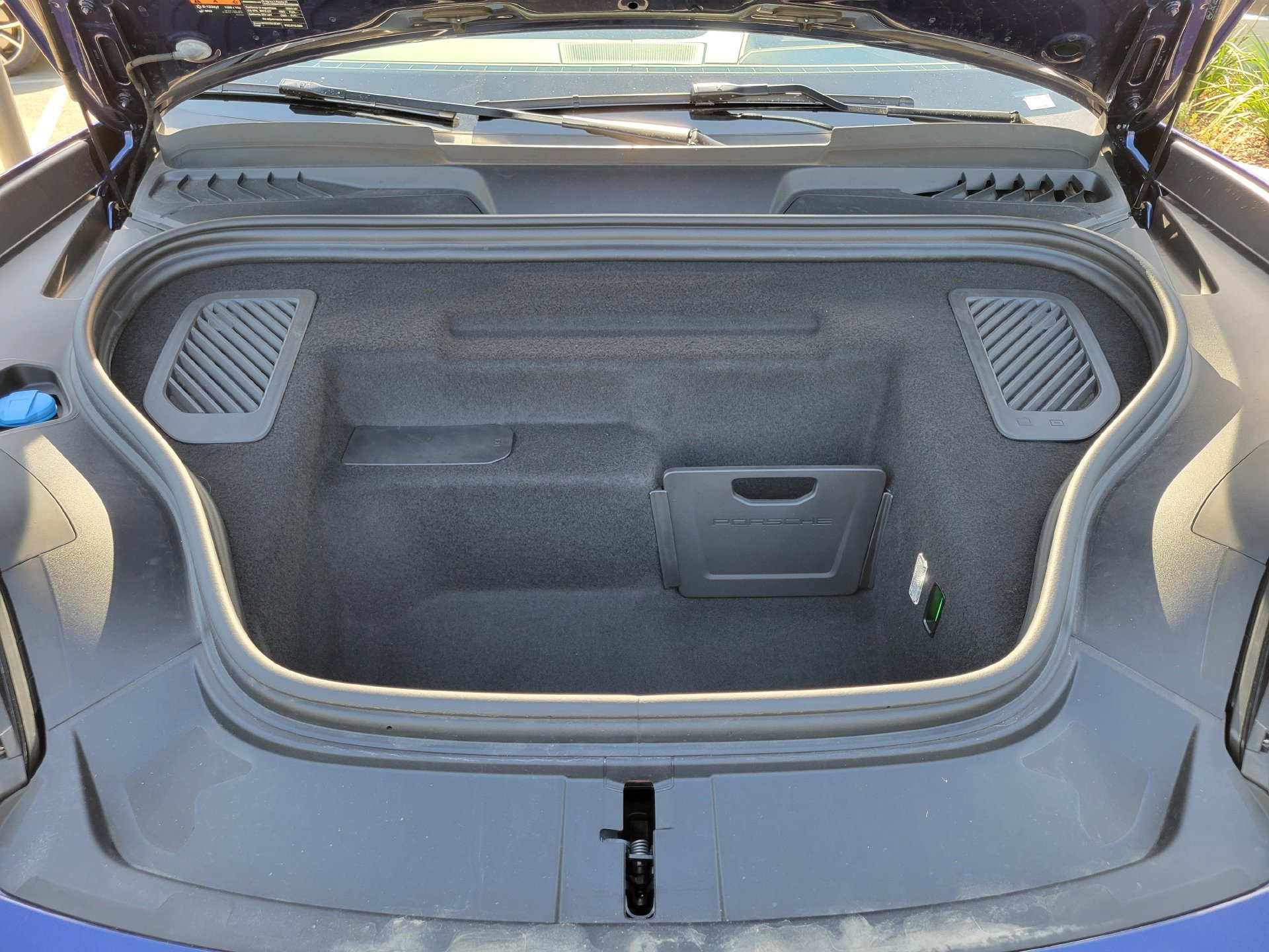 Certified 2024 Porsche Macan 4 Electric AWD/4WD image 35