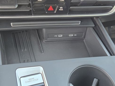 Used 2025 Volkswagen Atlas SE image 11