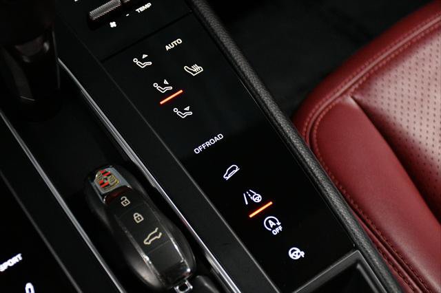 Used 2022 Porsche Macan GTS AWD/4WD image 49