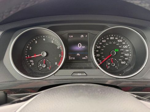 Used 2020 Volkswagen Tiguan SE w/ Panoramic Sunroof Package image 18