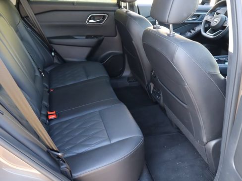 Used 2024 Nissan Rogue Platinum w/ Platinum Premium Package FWD image 17