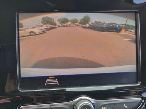 Used 2021 Buick Encore Preferred AWD/4WD image 11