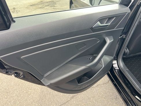 Used 2020 Volkswagen Jetta SE image 19