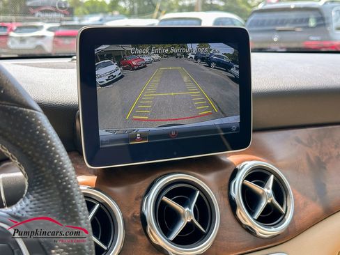 Used 2020 Mercedes-Benz GLA 250 4MATIC w/ Premium Package image 33