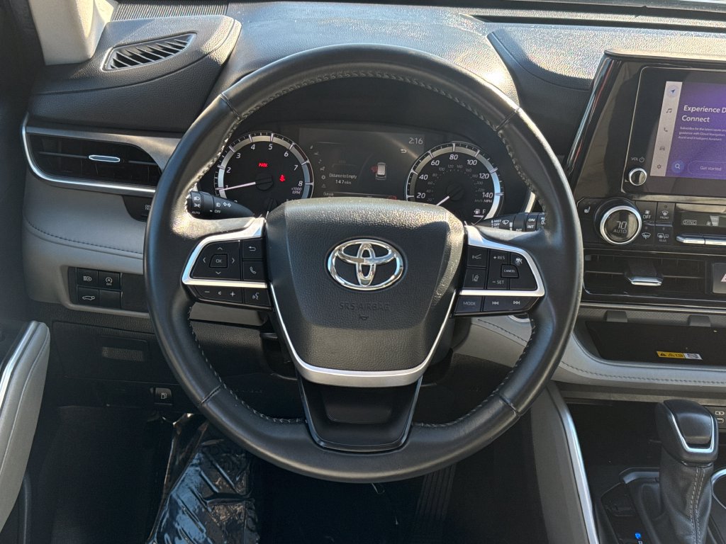 Used 2024 Toyota Highlander XLE AWD/4WD image 14