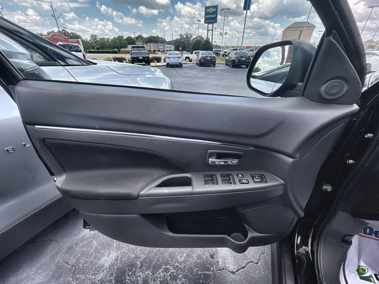 Used 2025 Mitsubishi Outlander Sport AWD image 19