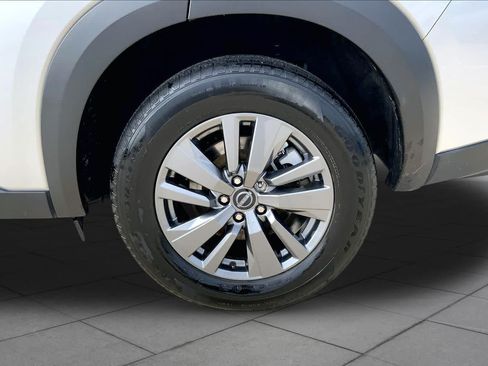 Used 2024 Nissan Pathfinder SV FWD image 11