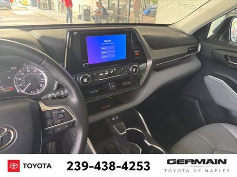 Used 2024 Toyota Highlander XLE image 15