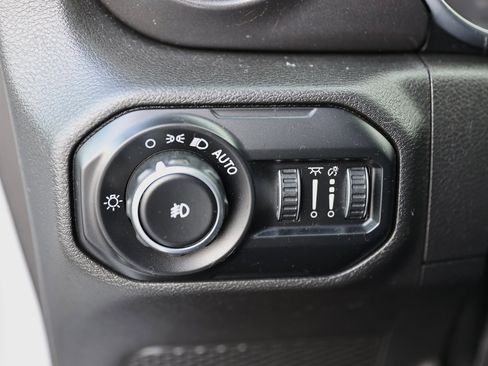 Used 2021 Jeep Wrangler Unlimited Sport image 31