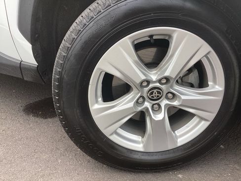 Used 2021 Toyota RAV4 XLE w/ Convenience Package AWD/4WD image 6