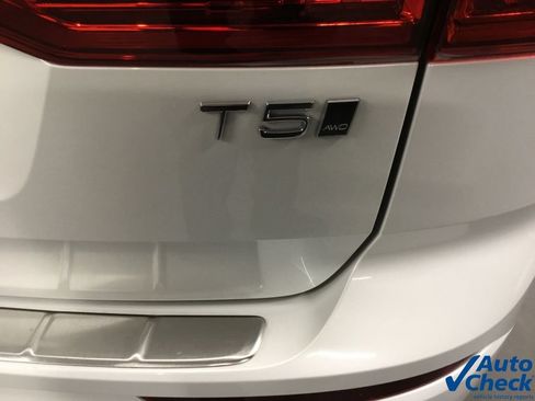 Used 2018 Volvo XC60 T5 Momentum w/ Vision Package AWD/4WD image 16