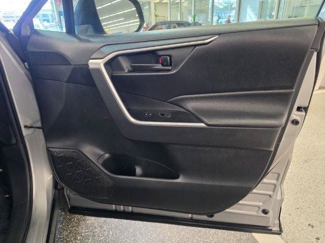 Used 2019 Toyota RAV4 LE w/ Carpet Mat Package FWD image 28