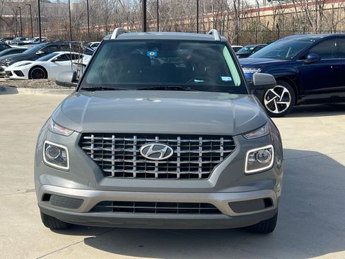 Used 2021 Hyundai Venue SEL w/ Premium Package image 2