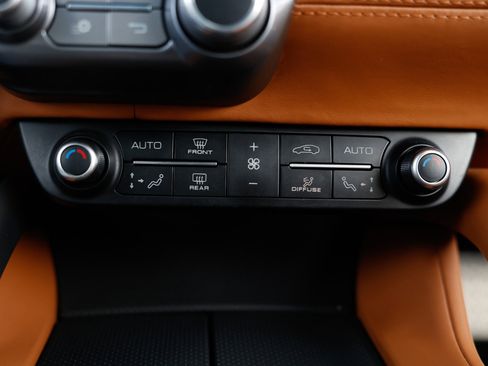 Used 2019 Ferrari GTC4Lusso T image 38