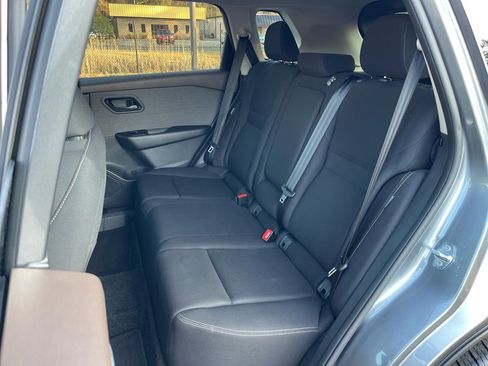 Used 2023 Nissan Rogue S image 19