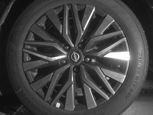 Used 2025 Nissan Altima 2.5 SV FWD image 14