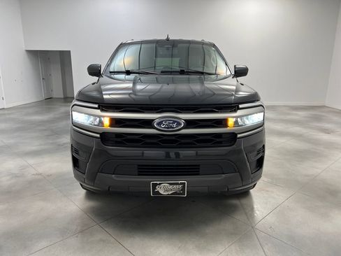 Used 2024 Ford Expedition Max XLT image 2