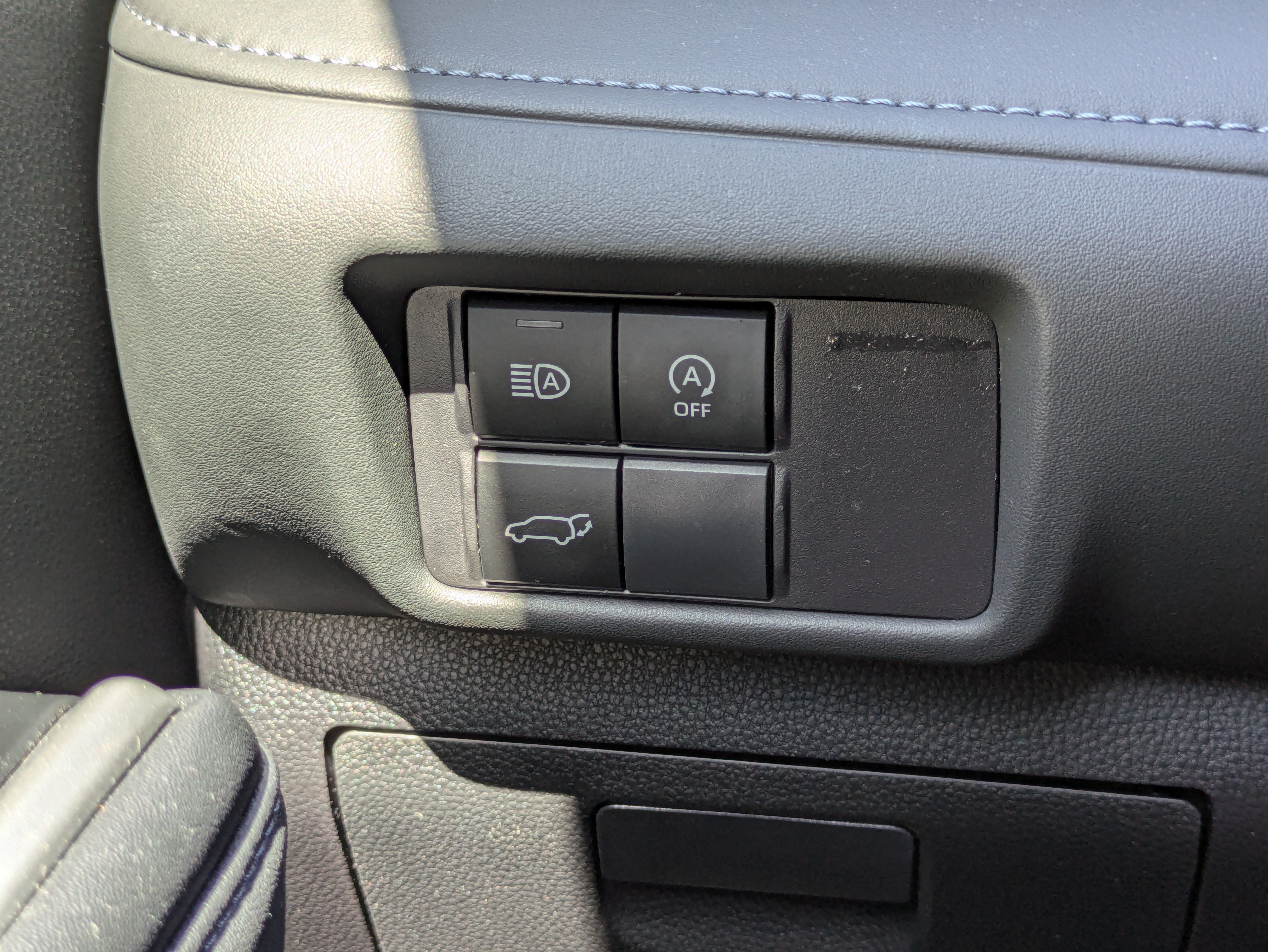 Used 2023 Toyota Highlander XLE FWD image 35