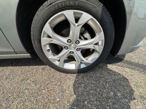 Certified 2017 Chevrolet Cruze Premier FWD image 28