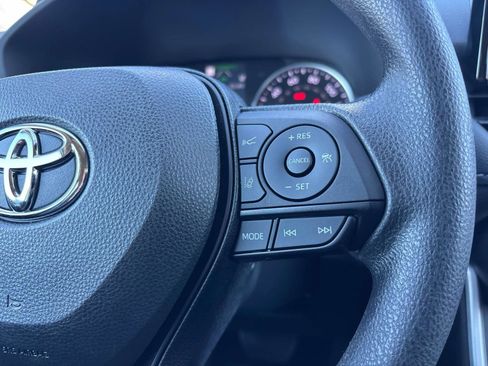 Used 2022 Toyota RAV4 XLE image 15