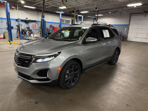 Used 2023 Chevrolet Equinox RS image 4