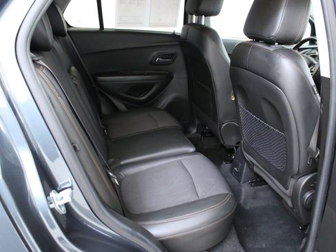 Used 2021 Chevrolet Trax LT w/ Driver Confidence Package AWD/4WD image 26