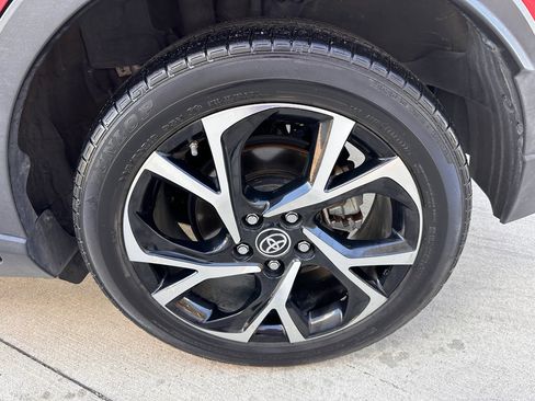 Used 2022 Toyota C-HR XLE image 31