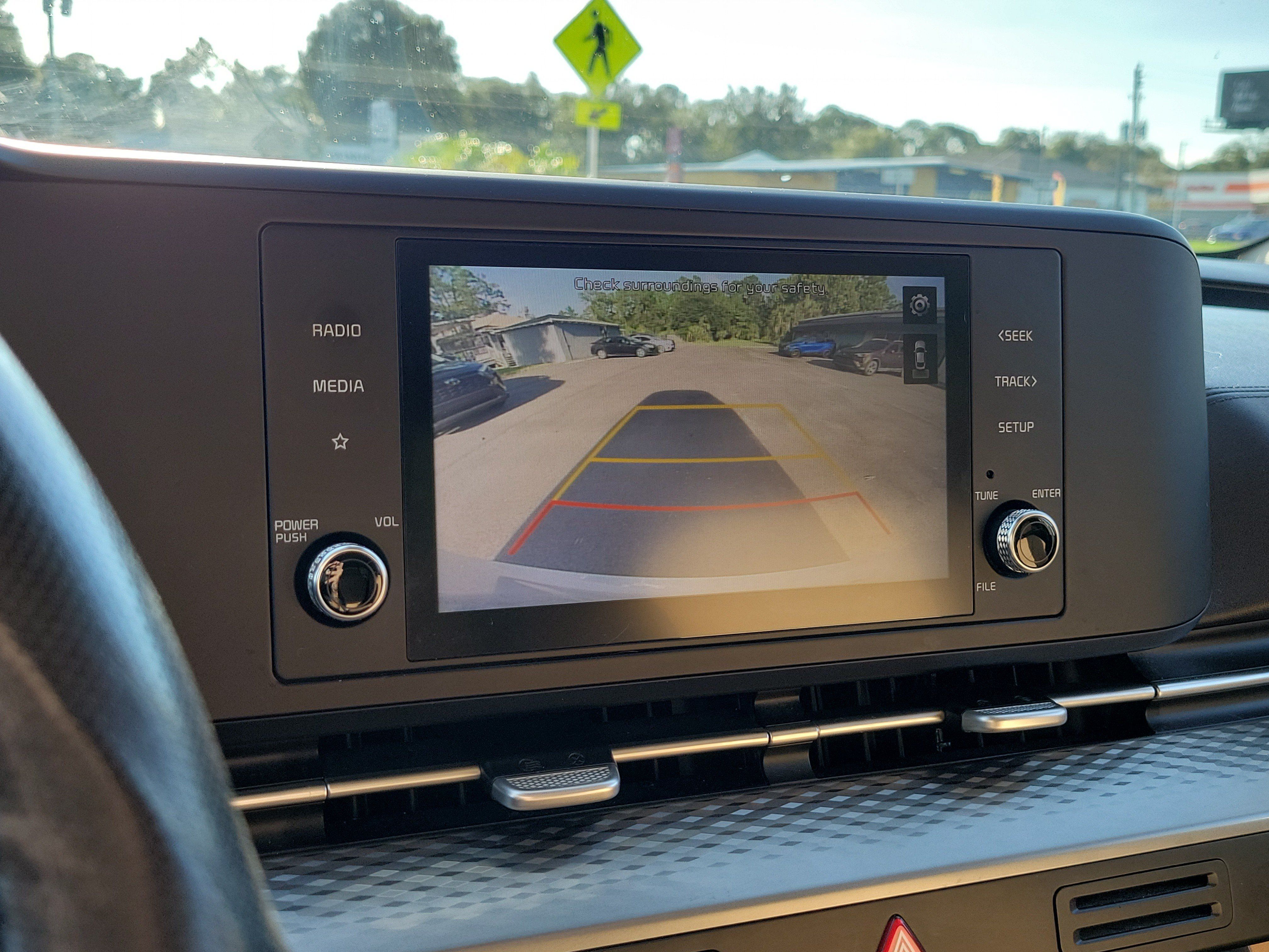 Used 2022 Kia Carnival LX FWD image 32