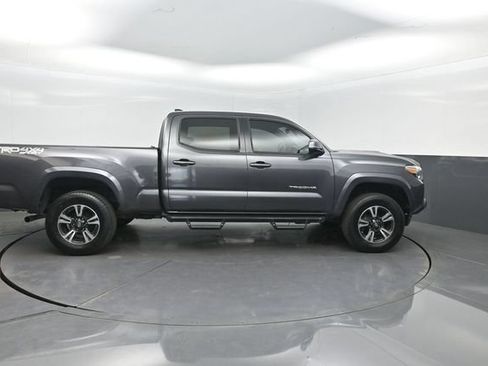 Used 2019 Toyota Tacoma TRD Sport AWD/4WD image 29