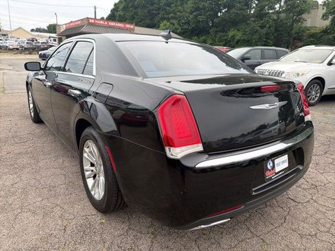 Used 2015 Chrysler 300 C RWD image 9