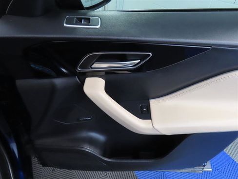 Used 2020 Jaguar F-PACE Premium image 37