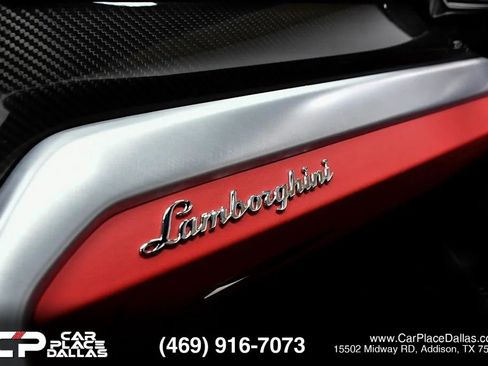 Used 2022 Lamborghini Urus AWD/4WD image 11