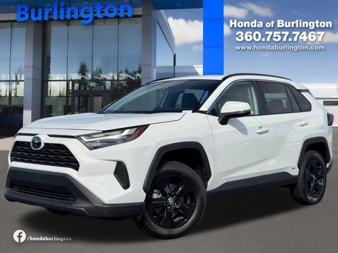 Used 2025 Toyota RAV4 XLE AWD/4WD image 1