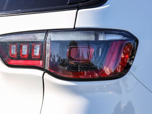 Used 2021 Jeep Compass Latitude image 8