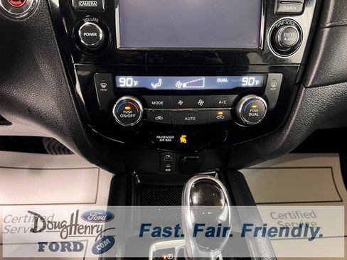 Used 2017 Nissan Rogue SV w/ SV Premium Package image 43